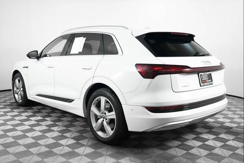 2019 Audi e-tron Premium Plus