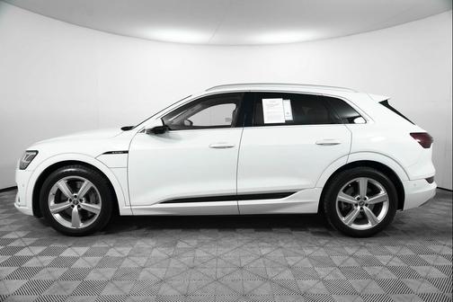 2019 Audi e-tron Premium Plus
