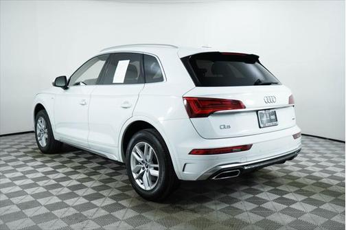 Glacier White Metallic 2023 Audi Q5 45 S line Premium