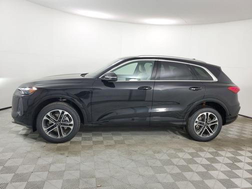 Mythos Black Metallic 2026 Audi Q5 Premium TFSI quattro S tronic