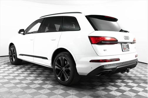 2025 Audi Q7 55 Premium Plus