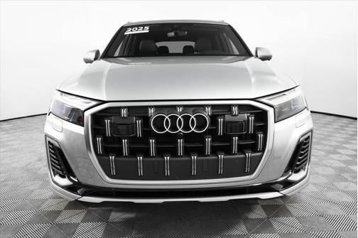 2025 Audi Q7 45 Premium Plus