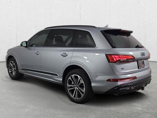 Satellite Silver Metallic 2026 Audi Q7 55 Premium