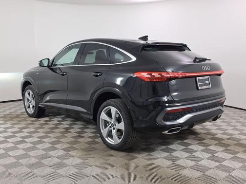 Mythos Black Metallic 2025 Audi Q5 Premium Plus TFSI quattro S tronic