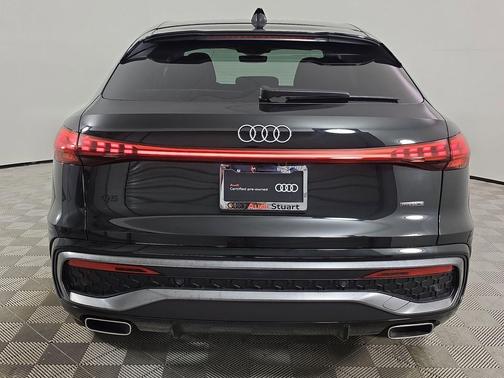 Mythos Black Metallic 2025 Audi Q5 Premium Plus TFSI quattro S tronic