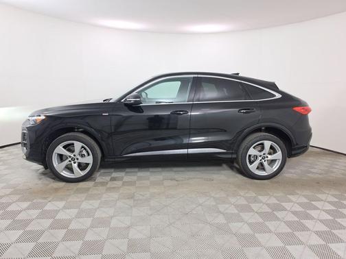 Mythos Black Metallic 2025 Audi Q5 Premium Plus TFSI quattro S tronic