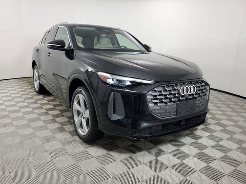 Mythos Black Metallic 2026 Audi Q5 Premium Plus TFSI quattro S tronic