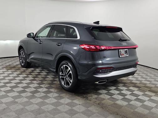 Tambora Gray Metallic 2026 Audi Q5 Premium TFSI quattro S tronic