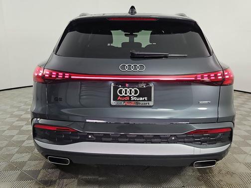 Tambora Gray Metallic 2026 Audi Q5 Premium TFSI quattro S tronic