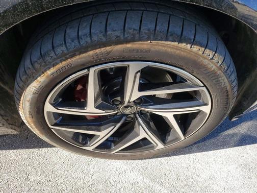 2025 Audi SQ6 e-tron Prestige quattro