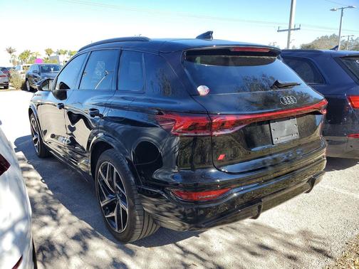 2025 Audi SQ6 e-tron Prestige quattro