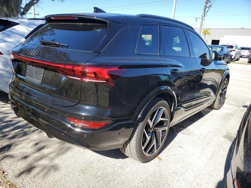 2025 Audi SQ6 e-tron Prestige quattro