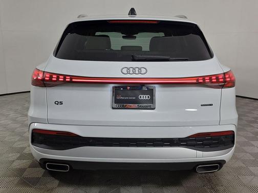Glacier White Metallic 2025 Audi Q5 Premium TFSI quattro S tronic