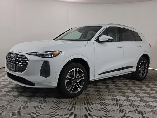 Glacier White Metallic 2025 Audi Q5 Premium TFSI quattro S tronic