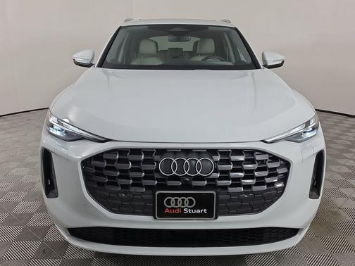 Glacier White Metallic 2025 Audi Q5 Premium TFSI quattro S tronic