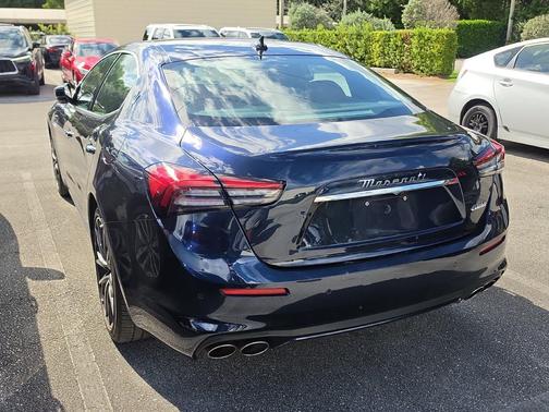 Blu Nobile Tri-Coat 2022 Maserati Ghibli GT
