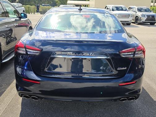 Blu Nobile Tri-Coat 2022 Maserati Ghibli GT