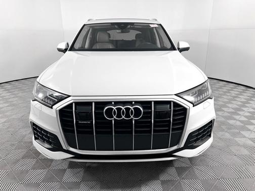 2024 Audi Q7 45 Premium Plus