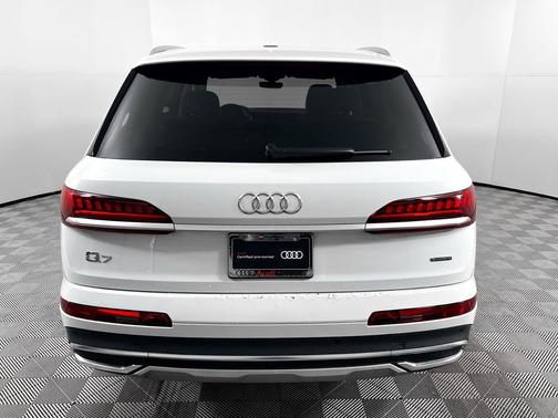 2024 Audi Q7 45 Premium Plus