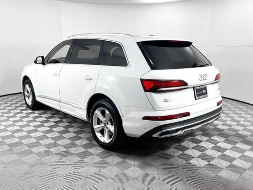 2024 Audi Q7 45 Premium Plus