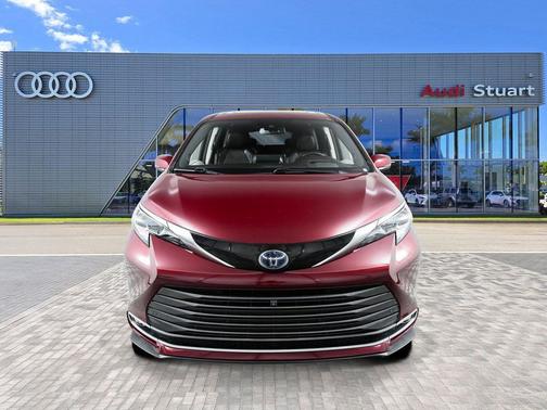 2021 Toyota Sienna Platinum 7 Passenger