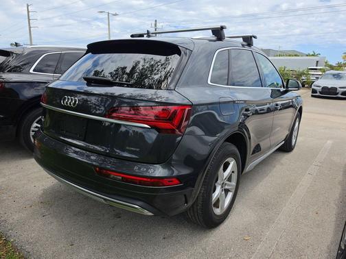 Manhattan Gray Metallic 2023 Audi Q5 40 Premium