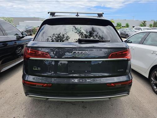 Manhattan Gray Metallic 2023 Audi Q5 40 Premium