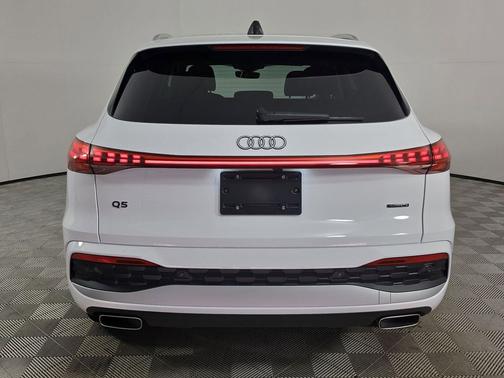 Arkona White 2025 Audi Q5 Premium TFSI quattro S tronic