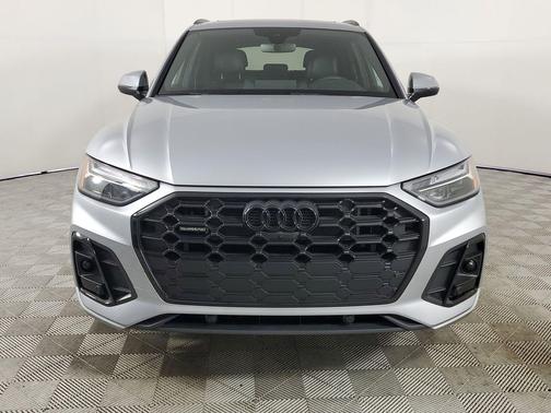 Florett Silver Metallic 2023 Audi Q5 e 55 S line Premium Plus