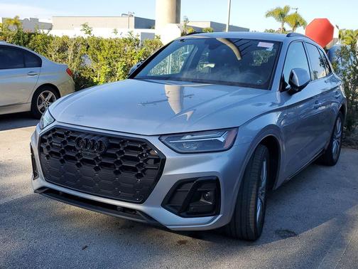 Florett Silver Metallic 2023 Audi Q5 e 55 S line Premium Plus