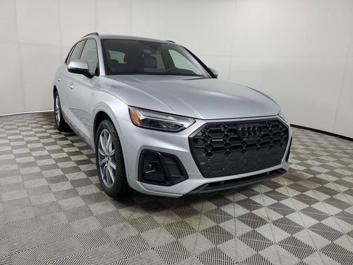 Florett Silver Metallic 2023 Audi Q5 e 55 S line Premium Plus