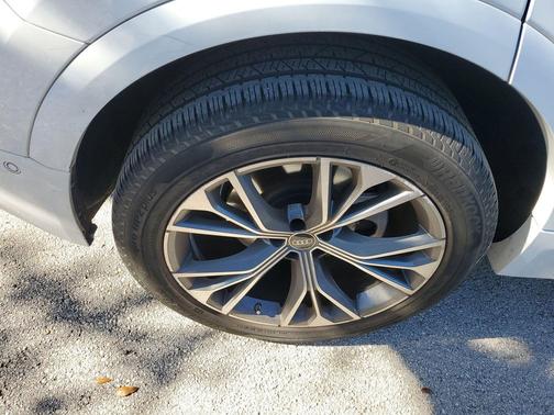 2023 Audi Q8 55 Premium