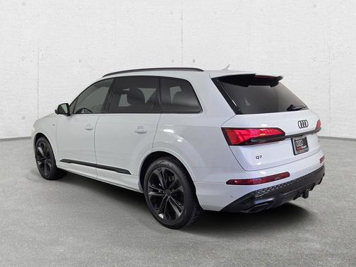 Glacier White Metallic 2026 Audi Q7 55 Premium Plus
