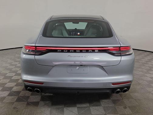 Dolomite Silver Metallic 2021 Porsche Panamera 4S