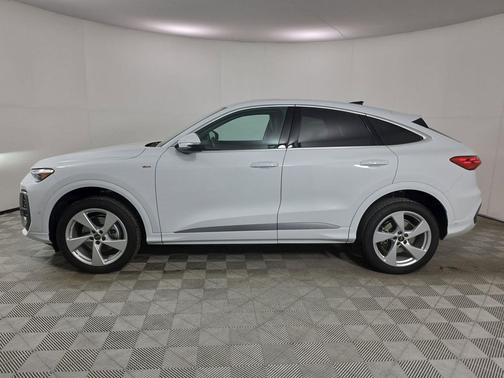 Glacier White 2025 Audi Q5 Premium Plus TFSI quattro S tronic