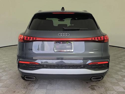 Tambora Gray Metallic 2025 Audi Q5 Premium TFSI quattro S tronic
