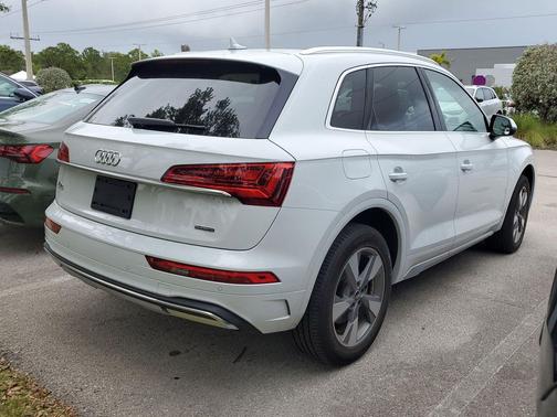 2023 Audi Q5 40 Premium Plus