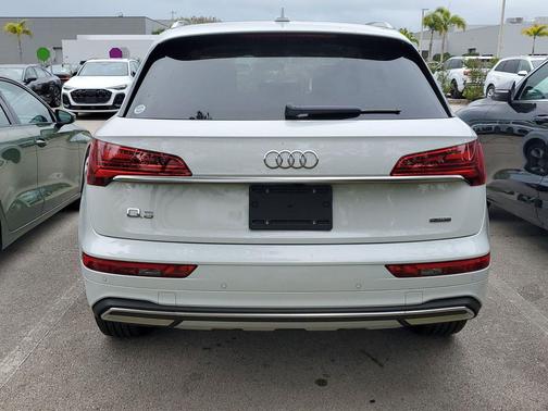 2023 Audi Q5 40 Premium Plus