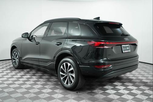 2025 Audi Q6 e-tron Premium quattro