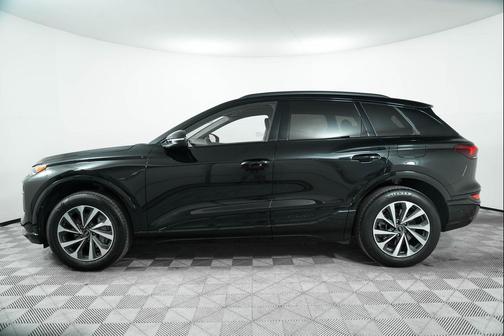 2025 Audi Q6 e-tron Premium quattro