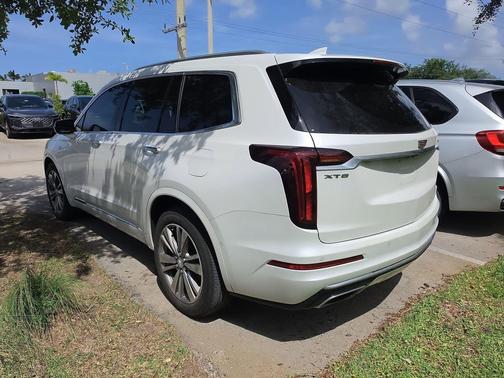 Crystal White Tricoat 2021 Cadillac XT6 Premium Luxury FWD