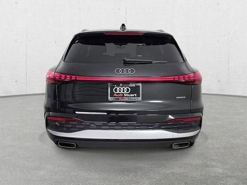 Mythos Black Metallic 2026 Audi Q5 Premium Plus TFSI quattro S tronic