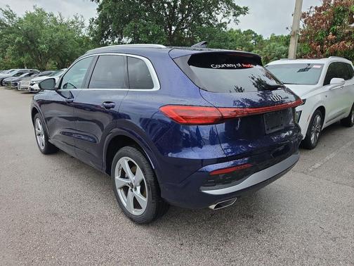 Blue Metallic 2025 Audi Q5 Premium Plus TFSI quattro S tronic