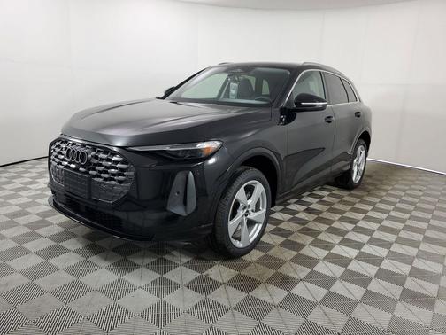 Mythos Black Metallic 2026 Audi Q5 Premium Plus TFSI quattro S tronic