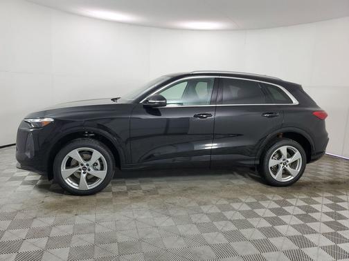 Mythos Black Metallic 2026 Audi Q5 Premium Plus TFSI quattro S tronic