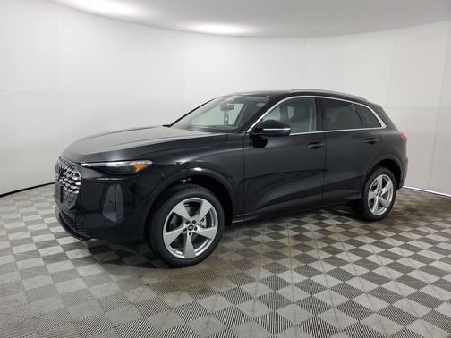 Mythos Black Metallic 2026 Audi Q5 Premium Plus TFSI quattro S tronic