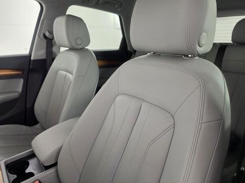 Florett Silver Metallic 2023 Audi Q5 40 Premium