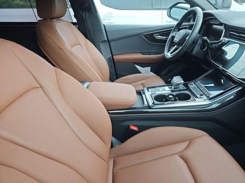 Carrara White 2023 Audi Q8 55 Premium Plus