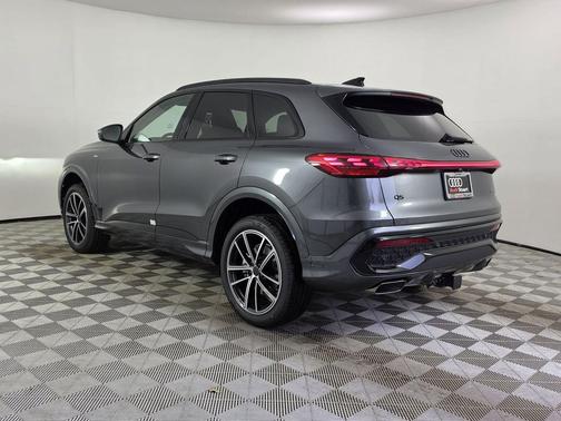 Daytona Gray Pearl Effect 2026 Audi Q5 Premium Plus TFSI quattro S tronic