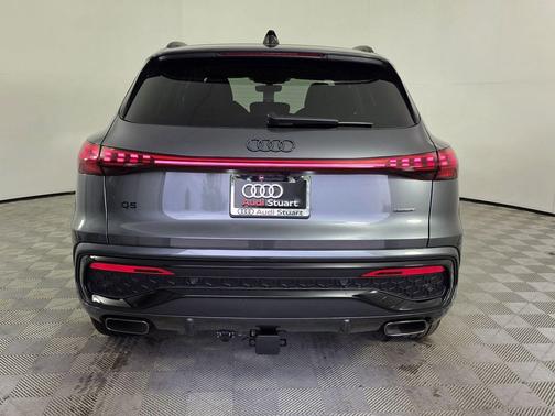 Daytona Gray Pearl Effect 2026 Audi Q5 Premium Plus TFSI quattro S tronic